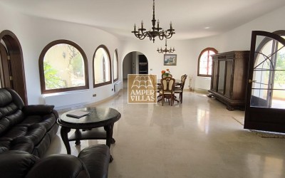 Fantastic villa with large plot, offering privacy and sea views.